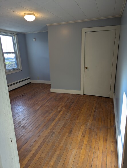 Building Photo - 159 Perham St