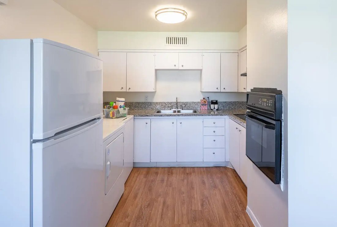 Building Photo - 511 E Sahara Ave