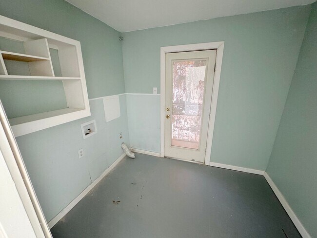 Building Photo - Northeast El Paso 4bed/3bath Refrig A/C w/...