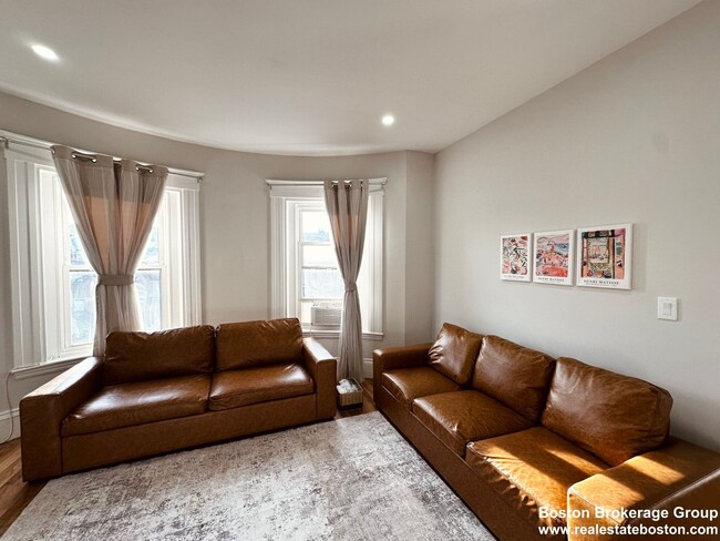 Building Photo - Amazing one bed in the South End... DON'T MISS OUT!!!