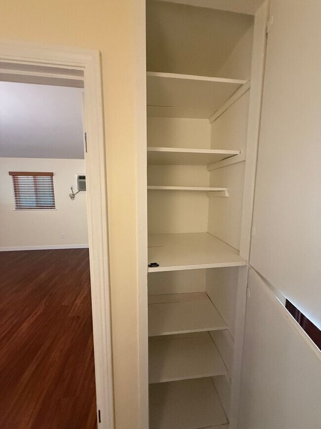 Building Photo - Stunning 2-bedroom, 1.5-bath Modern home in Vallejo with bountiful water views & walking distance...