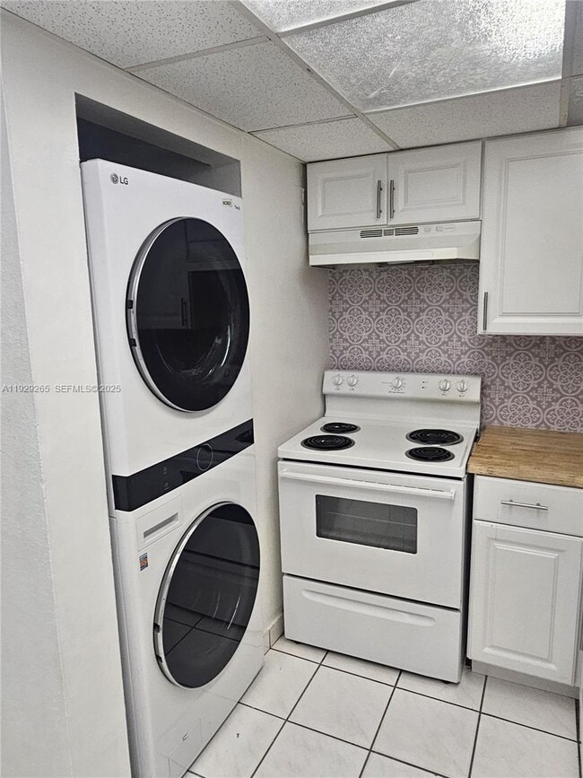 Building Photo - 10000 NW 80th Ct