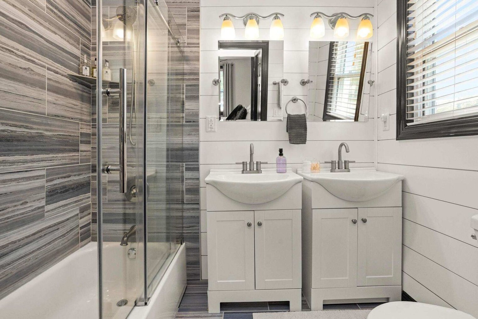 Building Photo - 1302 Ardee Ave