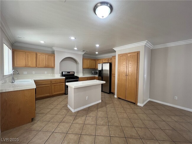 Building Photo - 7195 Cestrum Rd