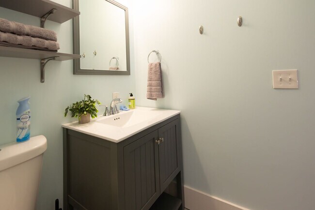 Building Photo - 1205 Cottage Ave