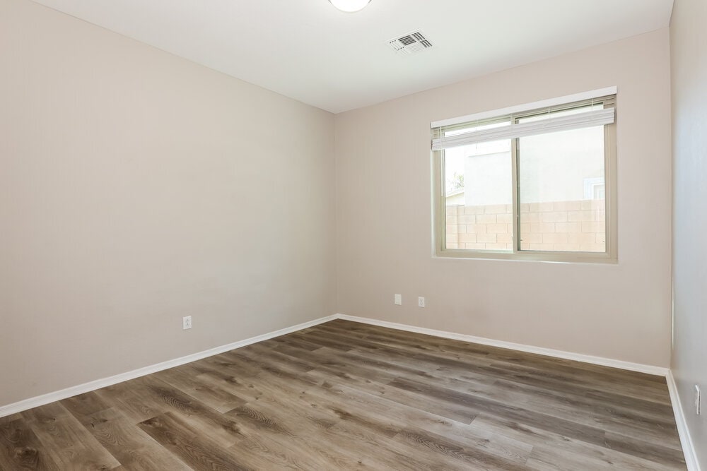 Building Photo - 3355 E Hampton Ln