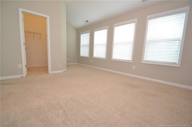 Building Photo - 208 Irving Way