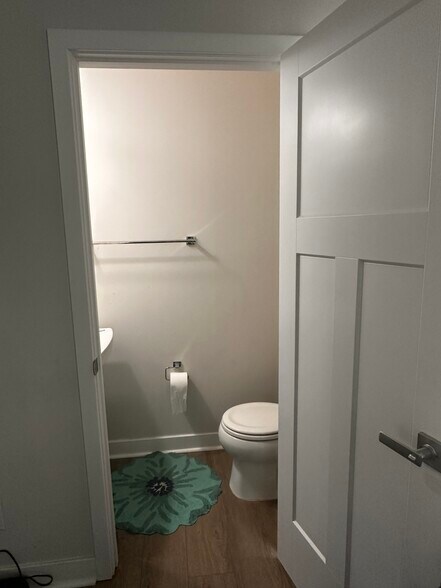 1 Half bath - 9924 Oaklawn Blvd NW