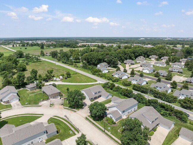 Building Photo - 1713-1715-1715 Louise Cir