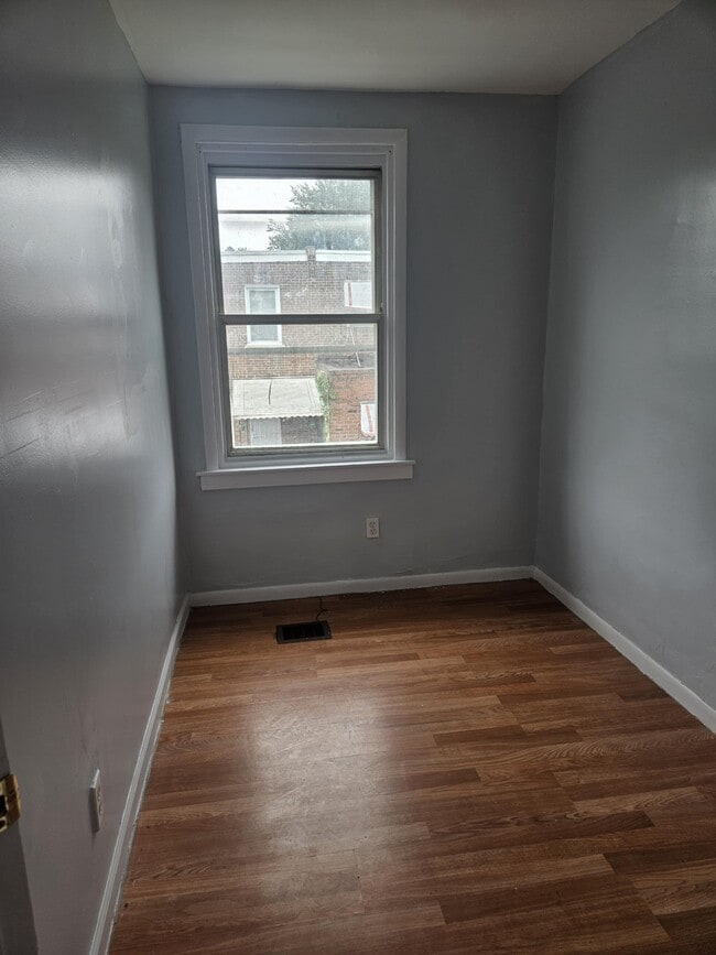 Building Photo - 2507 S 68th St
