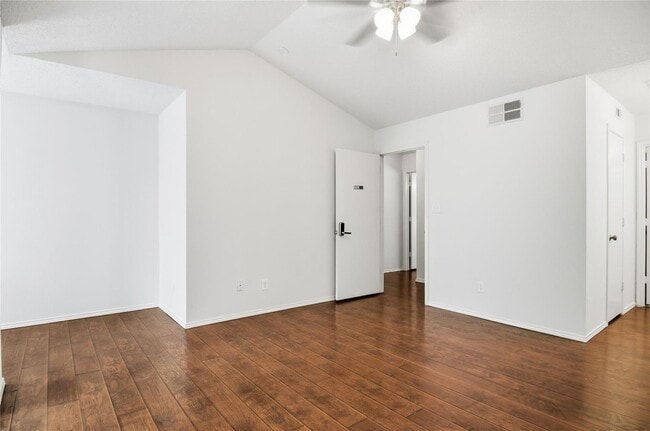 Building Photo - Beautiful Townhome in Gated Community