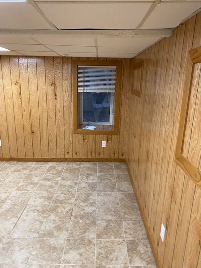 Building Photo - 402 7th Ave S