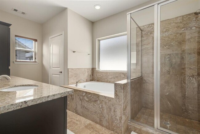 Third Floor Primary Bathroom Ensuite To Bedroom - 921 W 24th St