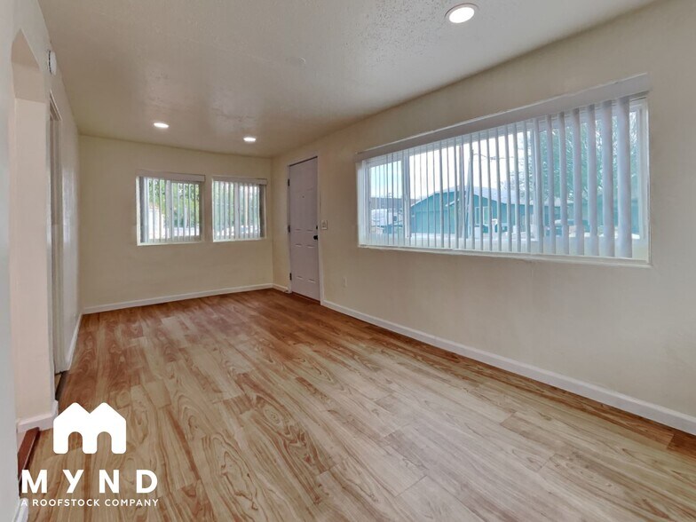 Building Photo - 6017 W Gardenia Ave