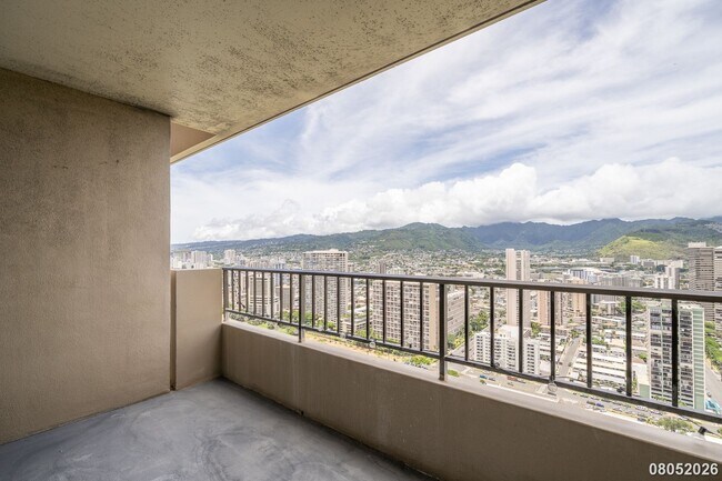 Building Photo - 2121 Ala Wai Blvd