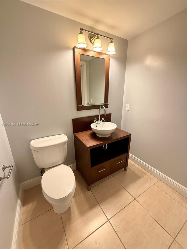 Building Photo - 610 Clematis St