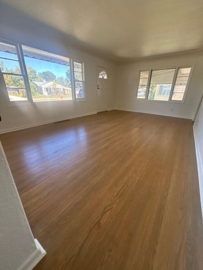 Building Photo - Lots of space and flexibility in a convenient Wheat Ridge Location