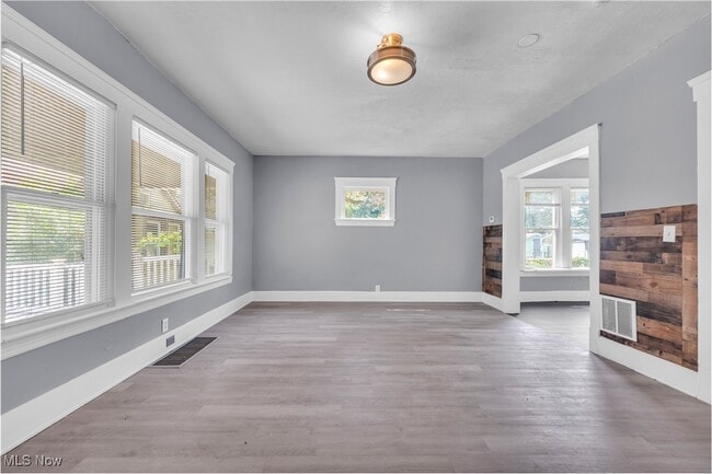 Building Photo - 3150 W 46th St