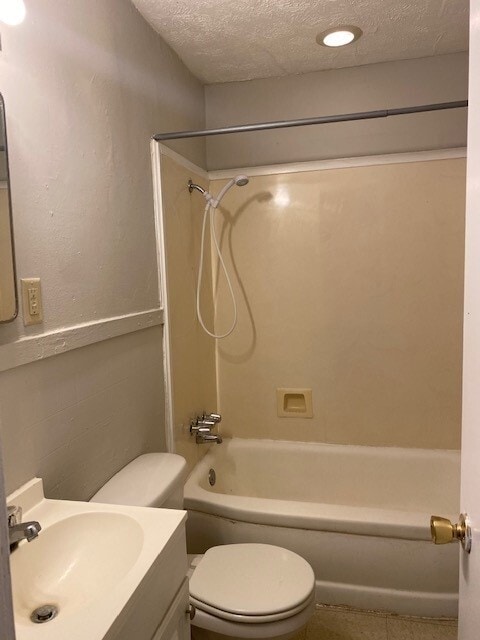 Bath - 3036 Willing Ave