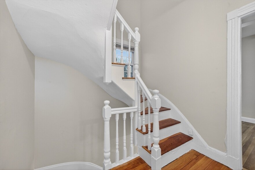 Building Photo - 42 Etna St