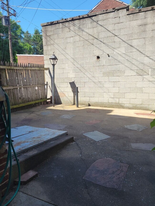 Building Photo - 28 S Hartley St