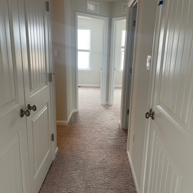 Building Photo - 401 Little Eden Way