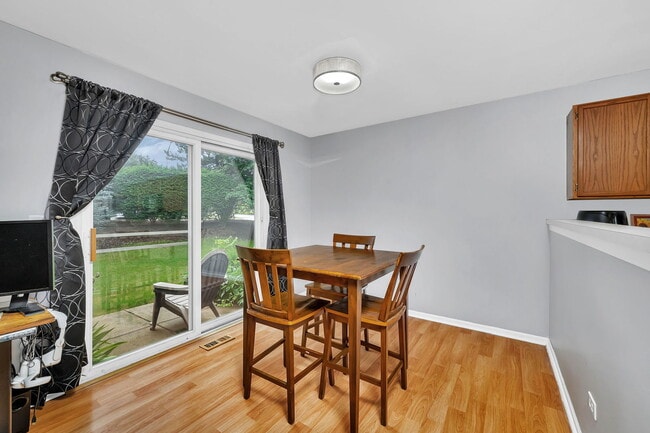 Building Photo - 3605 Forestview Dr