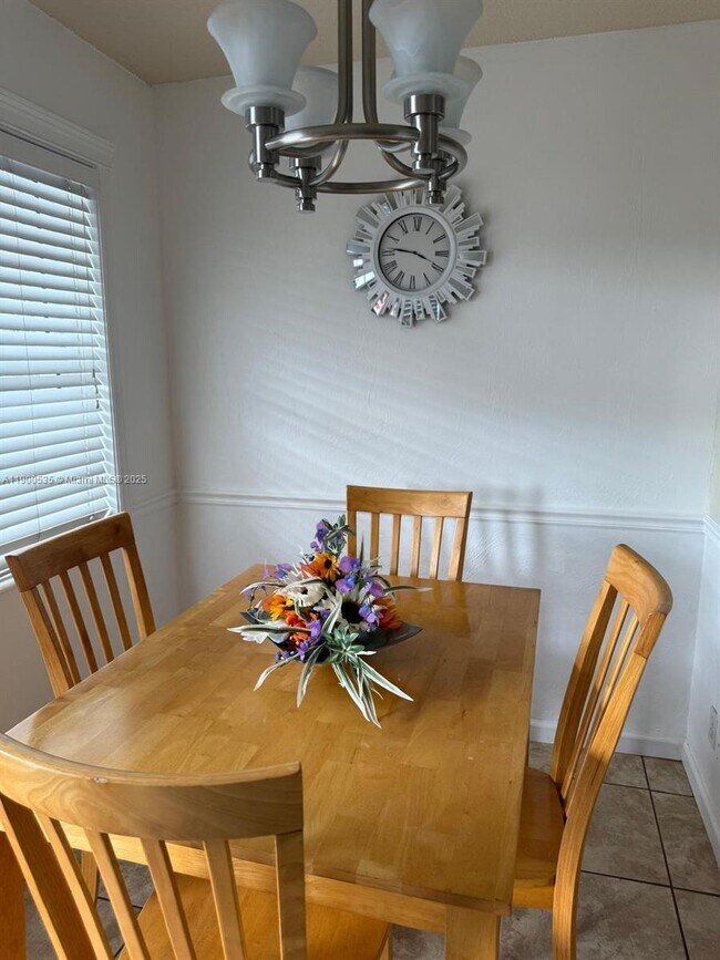 Building Photo - 22 SE 3rd Terrace