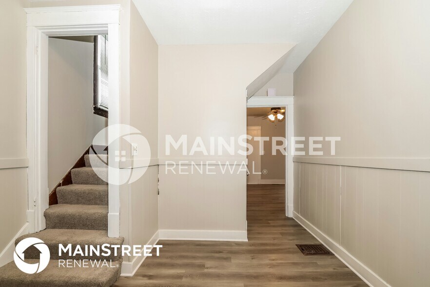 Building Photo - 3909 River Park Dr