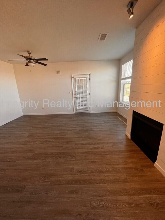 Building Photo - 2 Bed/2 Bath Condo, 17353 Wilde Avenue Uni...