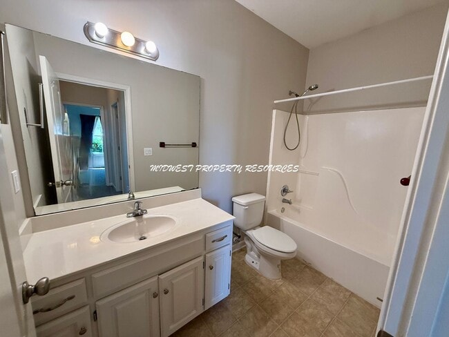 Building Photo - Beautiful 3 Bed, 2 Bath Ranch Home with Fireplace & Fenced Yard in Grandview!
