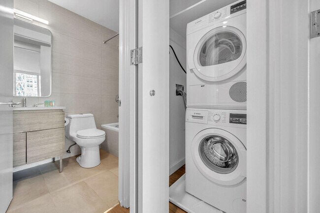 Building Photo - 68 W 37th St