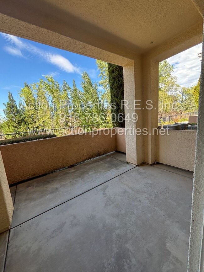 Building Photo - East Roseville - Gated Phoenician - Great ...