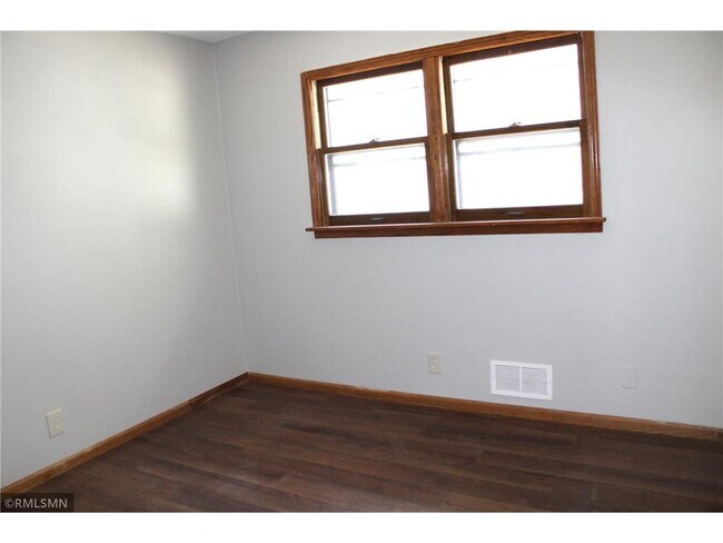 Building Photo - 747 Tuscarora Ave W