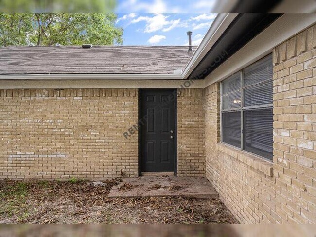 Building Photo - 2510 S Fielder Rd