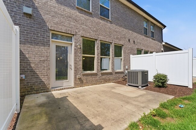 Building Photo - Murfreesboro Townhome