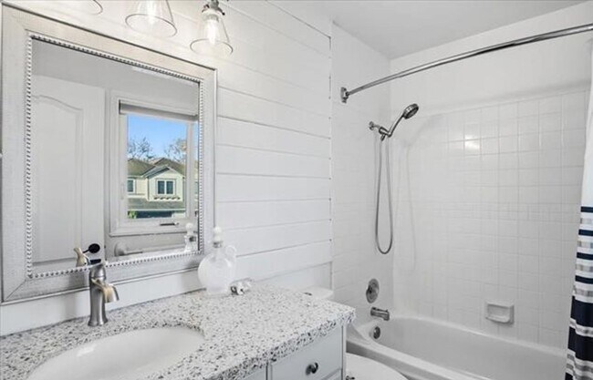 Building Photo - Refined Coastal Living in One of Carlsbad’s Most Exclusive Communities