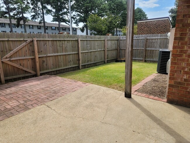 Building Photo - 5333 Kindlewood Dr