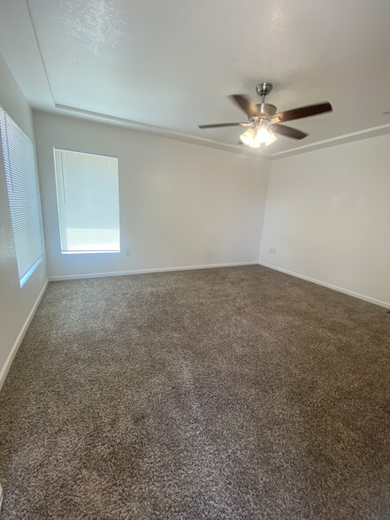 Living room - 3357 E Terrace Ave