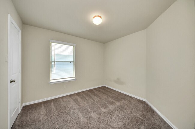 Building Photo - 1715 Ryon Falls Dr