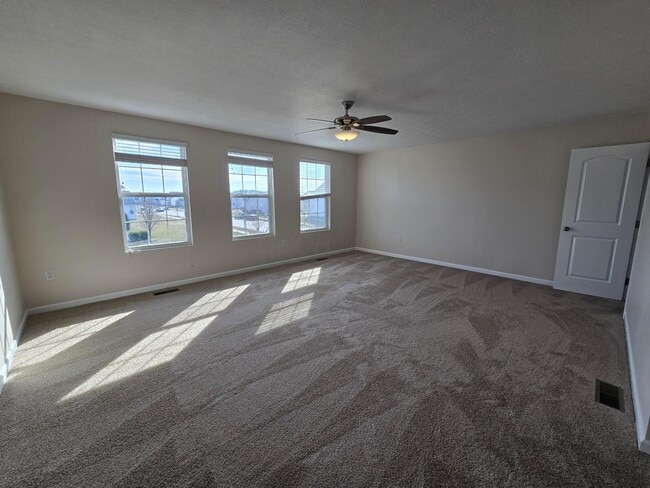 Building Photo - 140 Saddlebred Cir