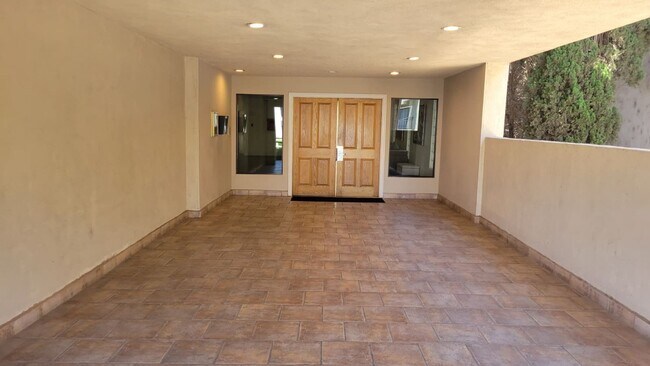 Building Photo - 4521 Colbath Ave