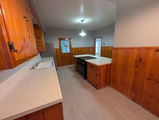 Building Photo - 528 NE Ohio Ave