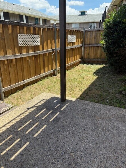 Building Photo - 1232 Cavender Dr