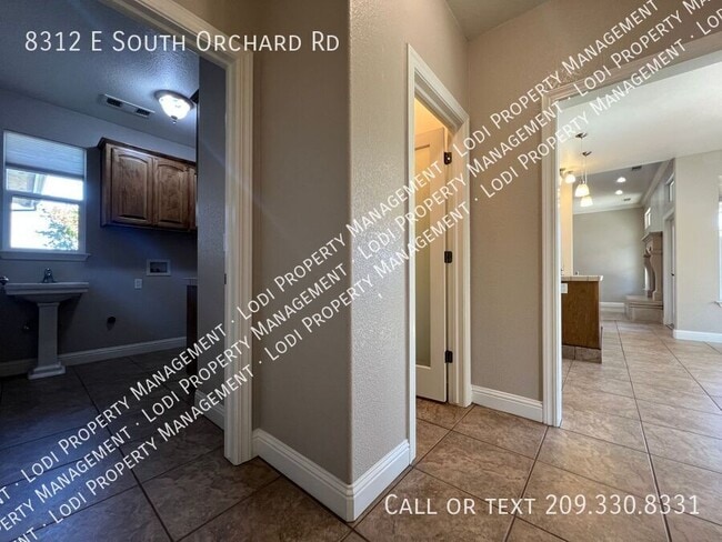 Building Photo - 8312 E Orchard Rd