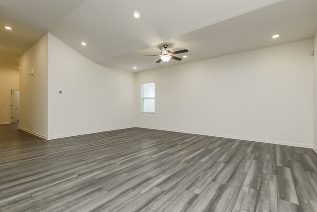 Building Photo - 7018 Rochford Dr