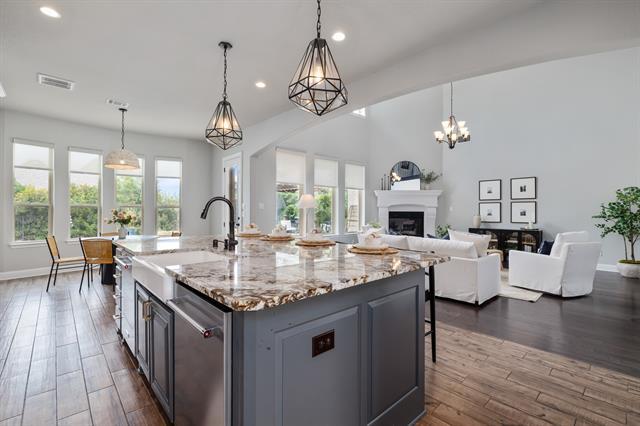 Building Photo - 204 Old Grove Rd