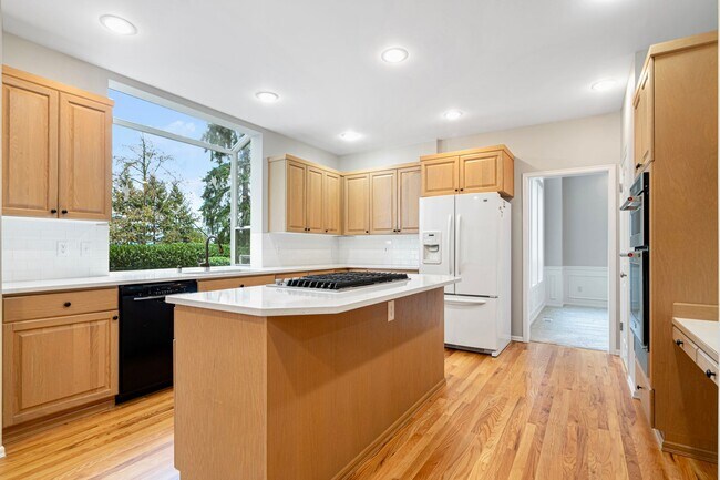 Building Photo - Spacious 5 Bedroom 3 Bath Home w/ 3-Car Garage and New Updates!