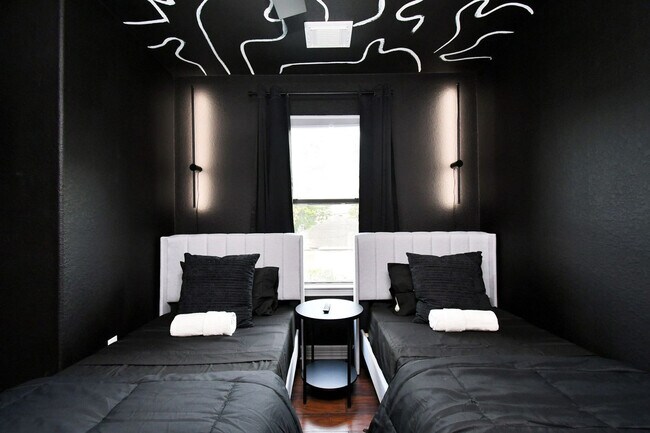 Building Photo - 2905 Baer St