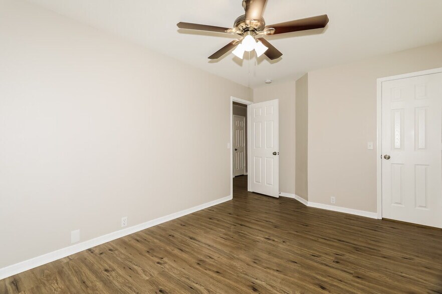 Building Photo - 11915 Sonora Springs Dr